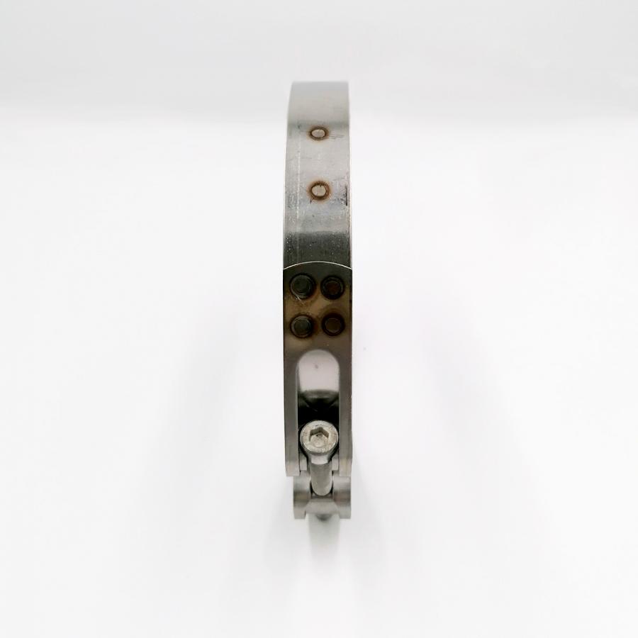 Seitenansicht einer Spannschelle MWM 1213 7669 